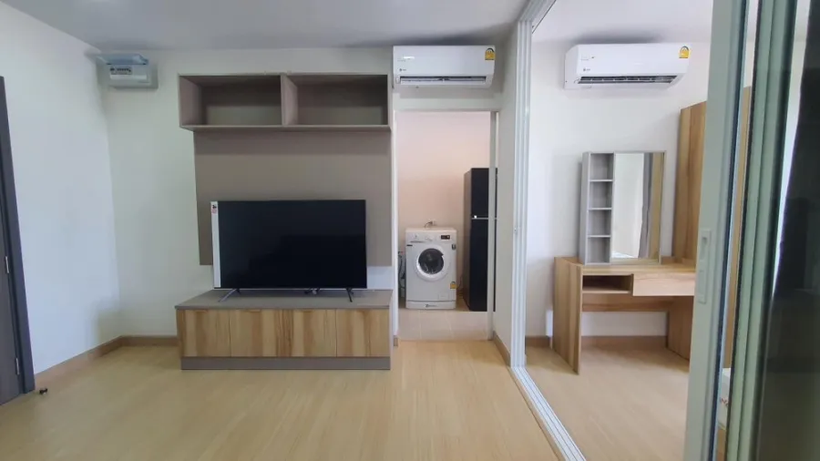 Condo for rent, Supalai Veranda Ramkhamhaeng, nice room, furnished + electrical appliances ready, has a very high view, book now.