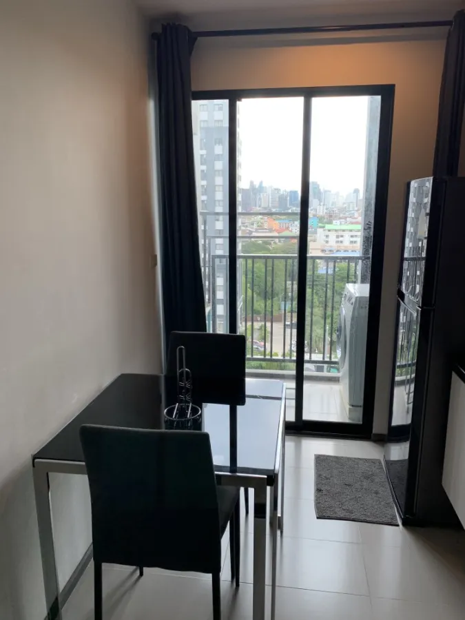 Condo for sale, The Base Park East, separate rooms, fully furnished, good price, if you miss it you will regret it.