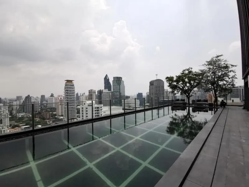 Condo for rent, Noble B Sukhumvit 33, luxury room in the heart of the city, 9th floor, convenient transportation, near the BTS. Hurry !!