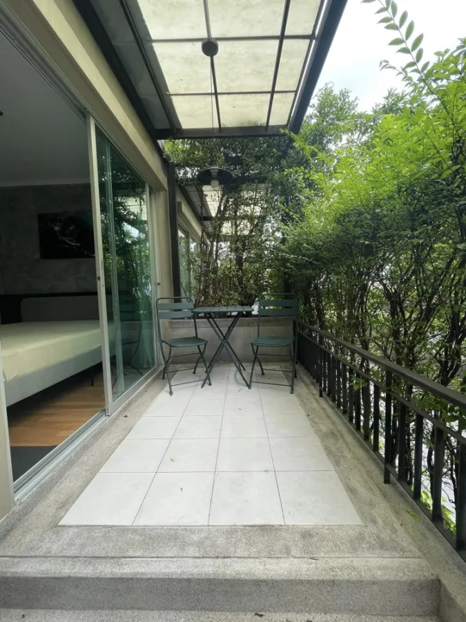 For rent, Lumpini Park Rama 9-Ratchada, pool access room, decorated in loft style, very cool. Can't reserve anymore.