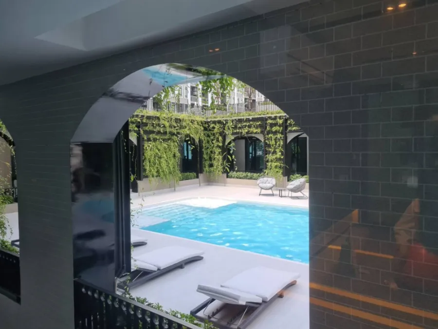 For rent Aspire Asoke-Ratchada, beautiful room, super price, great view, carry your bag, ready to move in.