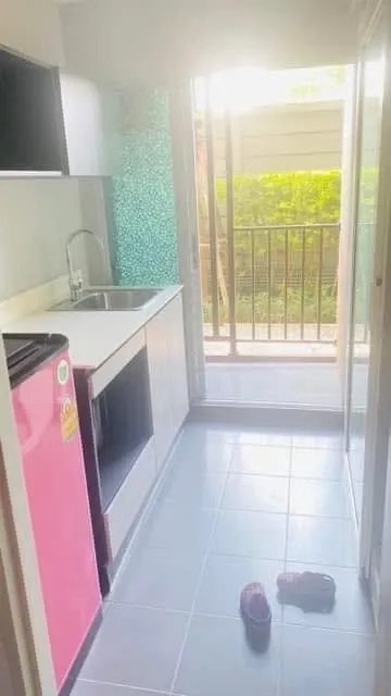 For rent: Dcondo Campus Kampangsaen, 1 bedroom, 1 bathroom. The room is not hot, and the facilities are complete. Book now!