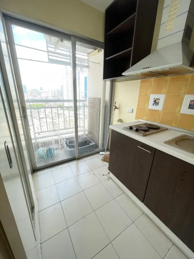 For sale: Le Rich Ratchada, STUDIO room, 17th floor, empty room, room decorating lovers shouldn't miss it. Hurry and move in now.