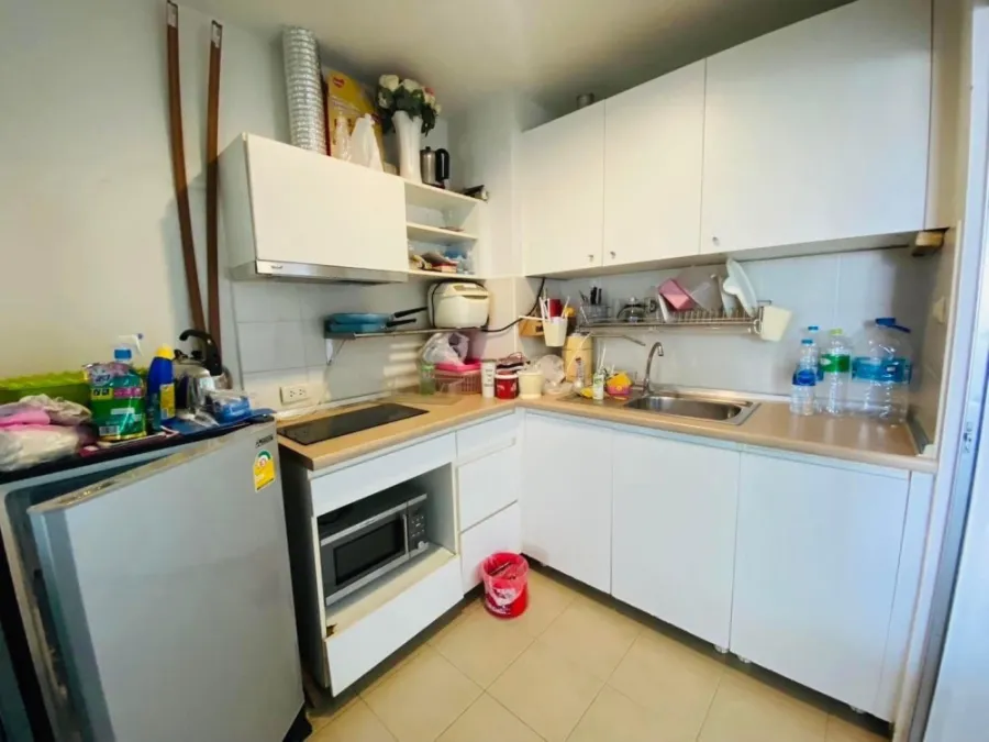 Lumpini Place Suksawat-Rama 2 for sale, spacious room, pool view, with big screen TV, watch movies to your heart's content, don't miss it.