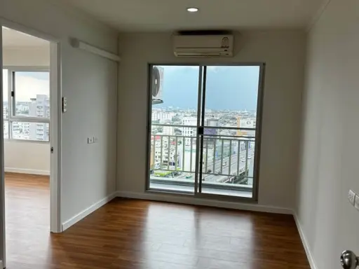 For sale: Lumpini Park Pinklao, empty room, corner room, with a good built-in kitchen, high floor, city view, urgent