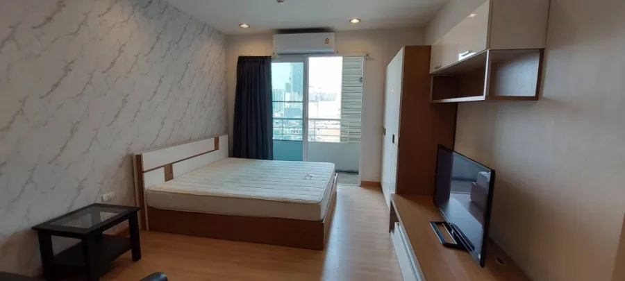 For rent!! Condo The Lighthouse Sathorn-Charoen Nakhon, 8th floor, view of ICONSIAM shopping mall. Miss it!!