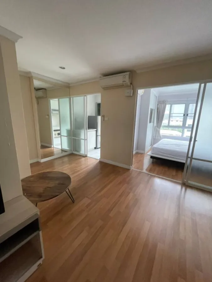 For rent, Lumpini Place Rama 9-Ratchada, very beautiful view, spacious room, not cramped, fully furnished, hurry and reserve before you miss out.