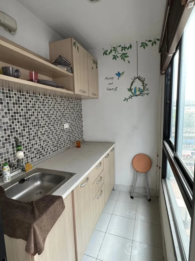 ขายคอนโด Regent Home 15 ห้องติดวอลเปเปอร์อย่างดี ห้องไม่แคบ โล่งอยู่สบาย รีบจองเลย