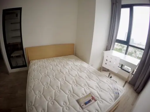 For Rent ideo mobi Sathorn-Taksin, beautiful city view. Minimal style decorated room You can carry your bag in.