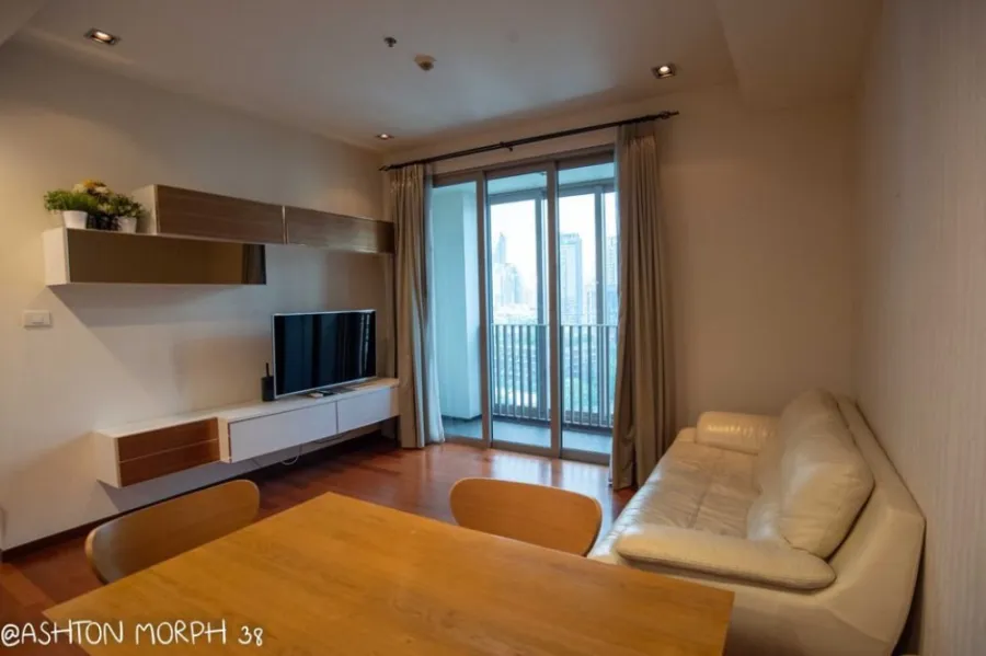 Rent Condo Ashton Morph 38, high floor, good size, big room, kind owner, good care of the room, can't miss.