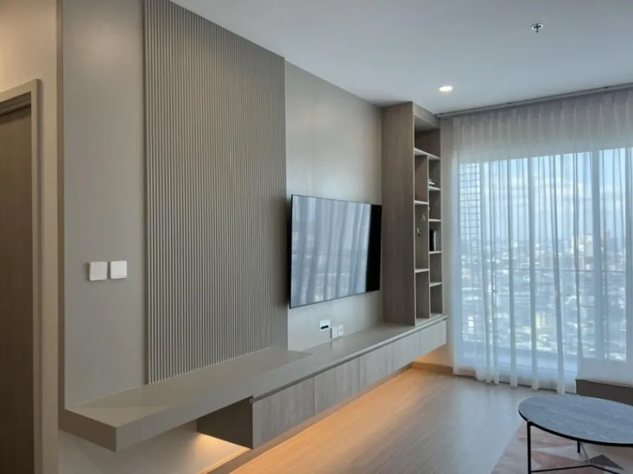 For rent, Supalai Premier Si Phraya-Samyan, 26th floor, great city view. A minimalist decorated room. Very minimal. Hurry and reserve.