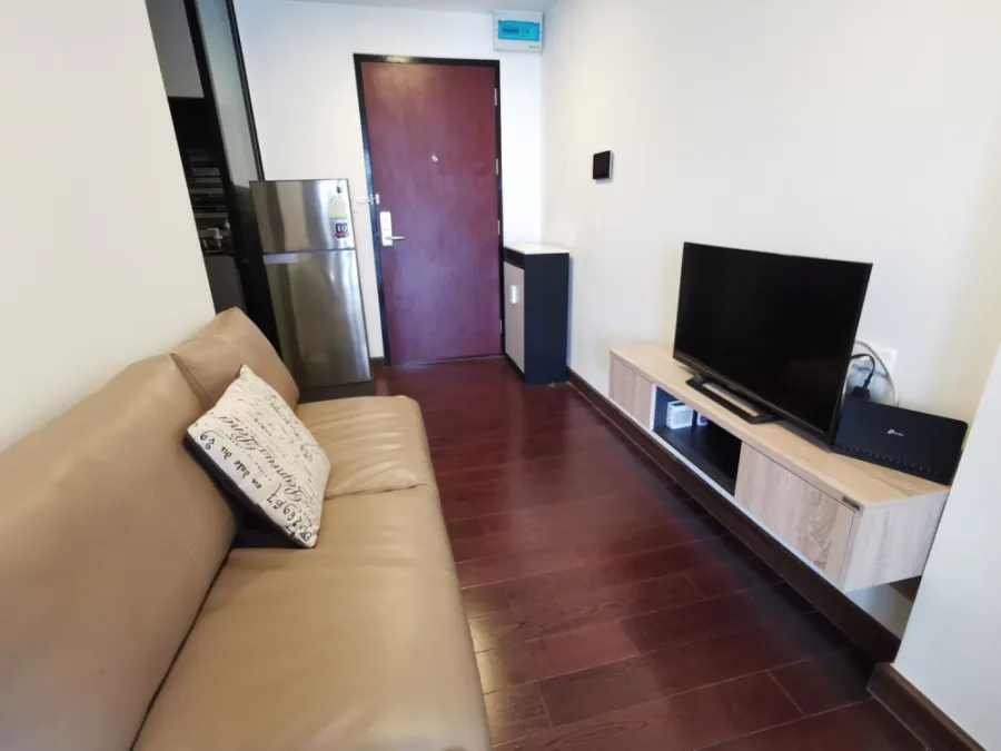 For rent!! Condo Bangkok F. Liz Sathorn-Taksin, 5th floor, good furniture. You must reserve quickly like this!!