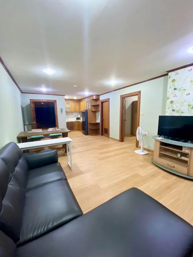For rent Aree Place ห้องกว้างขวาง พื้นที่ใช้สอยเยอะ ตู้เสื้อผ้าใหญ่จุใจ อย่าเลื่อนผ่านรีบจองเลย