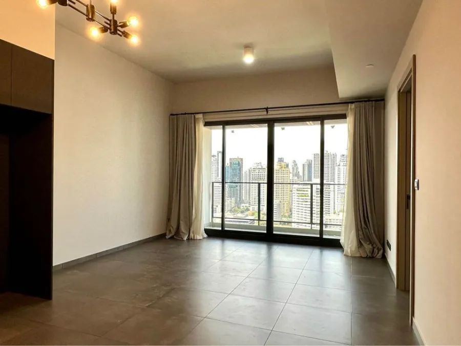For sale: The Lofts Asoke, high floor, empty room, size 2 bedrooms. Interested in becoming an owner? Hurry and reserve now. Don't wait.