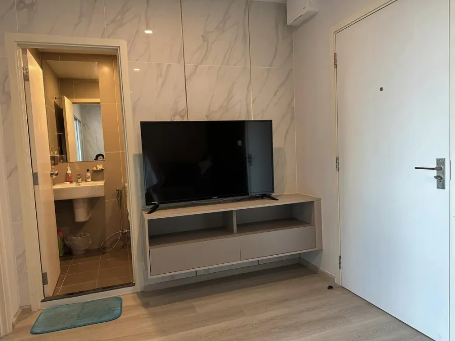 For rent: Elio Sathorn-Wutthakat, colorful room. With amenities Just carry your bag and move in.
