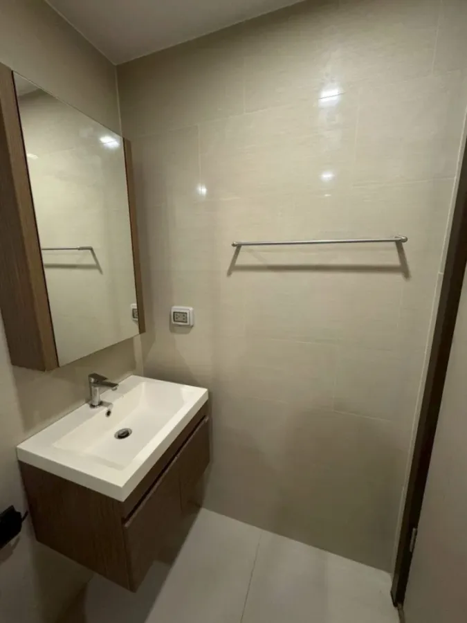 ขาย The Nest Sukhumvit 64 ห้องน่าอยู่ ชั้น 2 ติดวอลเปเปอร์อย่างดี สิ่งอำนวยความสะดวกครบครัน จองด่วน