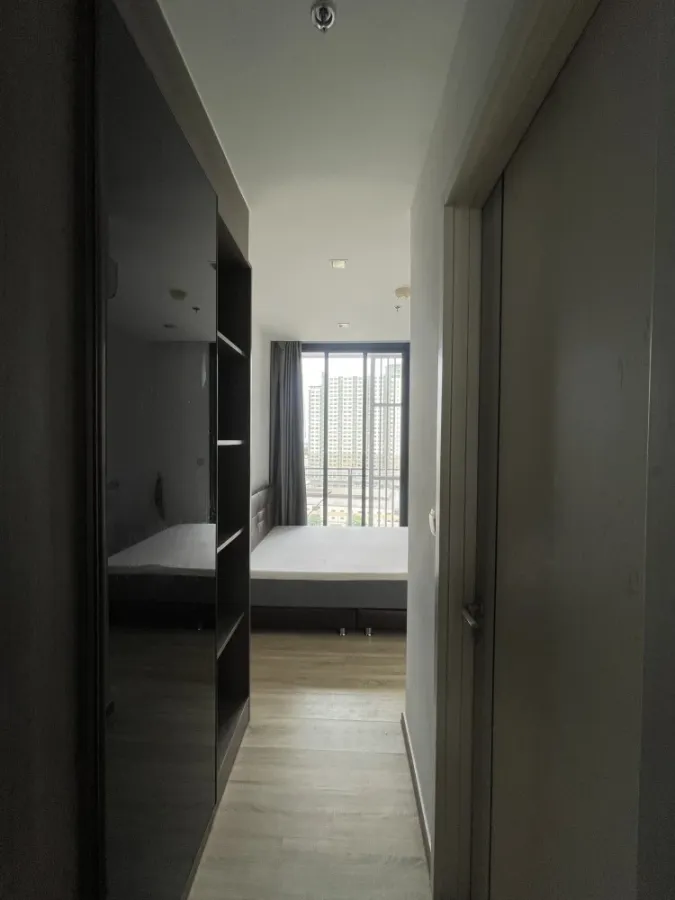 Selling a lovely unit at The Line Phahol-Pradipat. It comes with a walk-in closet and unobstructed city views. Book now!