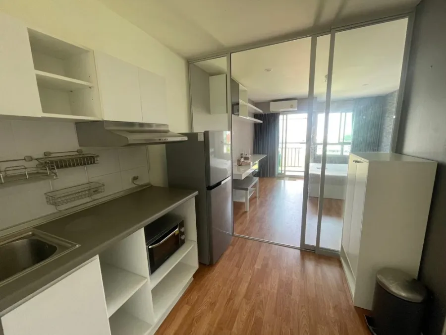 Condo for rent Lumpini Ville Phatthanakan-Srinakarin. The room is decorated and ready to move in. Separate kitchen. Don't miss out on something good l