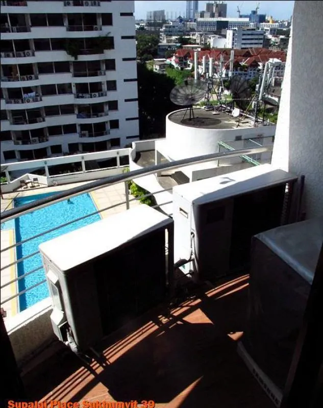 ให้เช่า Supalai Place Sukhumvit 39 ขนาด 50 ตร.ม. ห้องกว้างตกแต่งพร้อมอยู่ วิวสระ เฟอร์ครบ คุ้มราคา