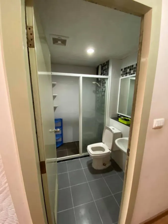 For rent, Regent Condo Ladprao 41, ready to move in. Comes complete with furniture and electrical appliances Great price, quick booking