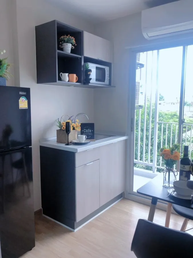 Selling B Condo Phaholyothin, room decorated with wallpaper, very nice, great price, if you miss it, you will regret it.
