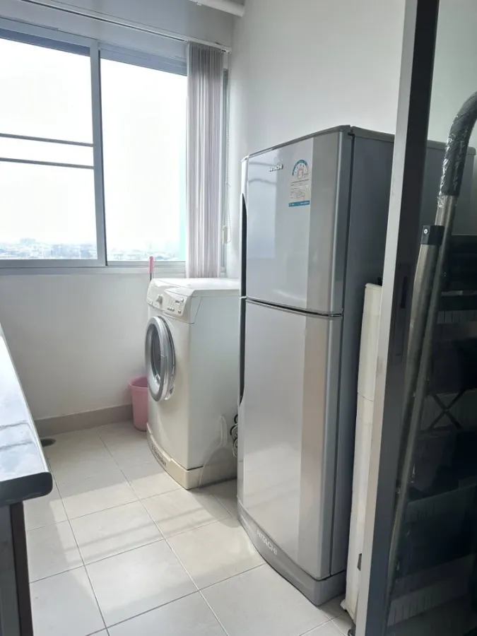 For rent: Supalai Park Kaset, room with wallpaper, fully furnished, very spacious. Book now to secure your unit!