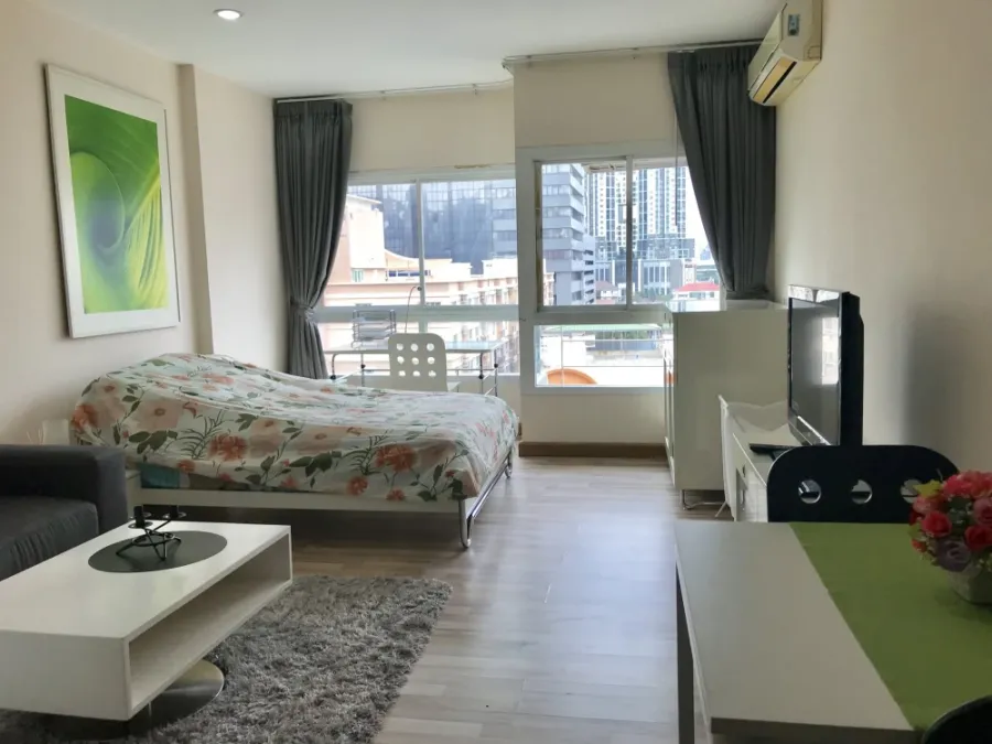 For rent: PG RAMA 9 Condominium, 1 bedroom, 1 bathroom, fully furnished, city view. Just bring your bags and move in!