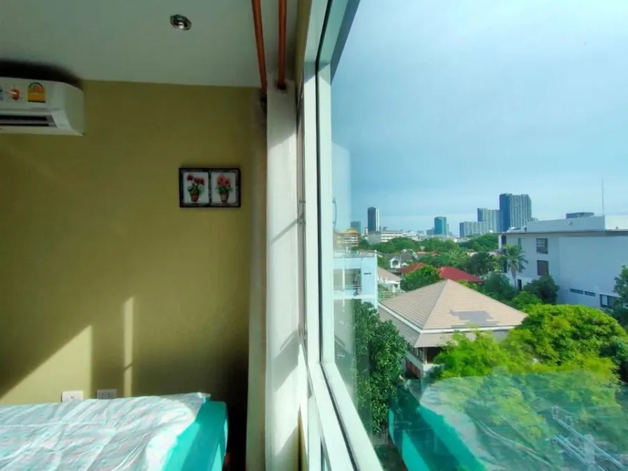 For rent, Regent Home Sukhumvit 81, size 28 sqm., 6th floor, private corner room, open view, peaceful like this, must book