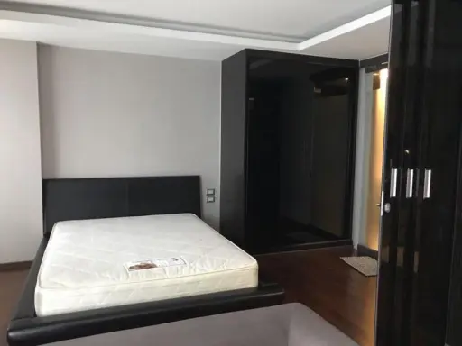 Urgent sale, The Address Sukhumvit 61 Condo, beautiful room, very good condition. Furnishings and electrical appliances are ready.