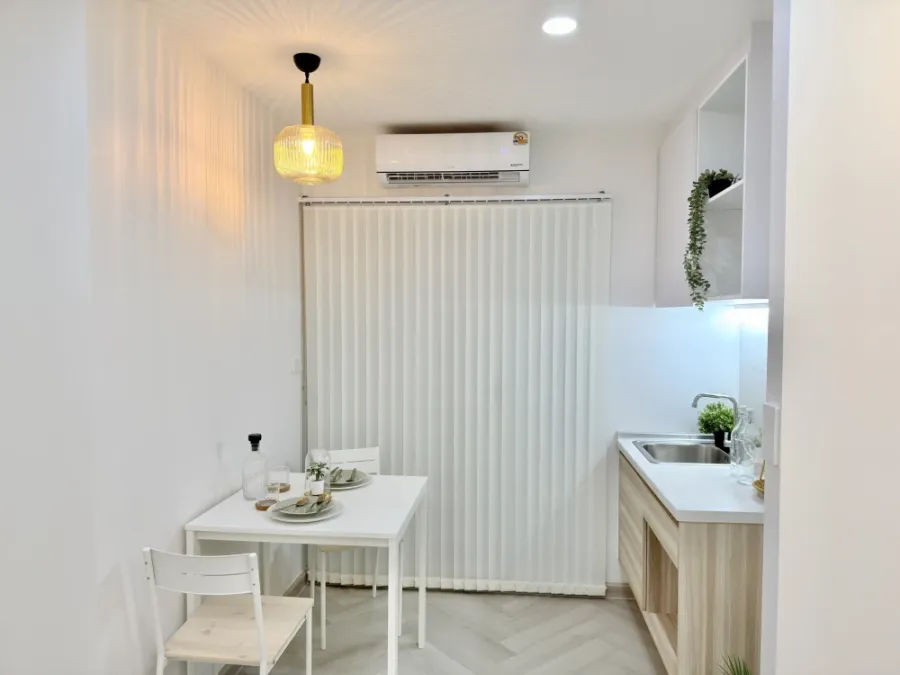 Selling Plum Condo Chaengwattana Station, Phase 2. Features include moisture-resistant and termite-proof SPC flooring, built-in cabinets for organized