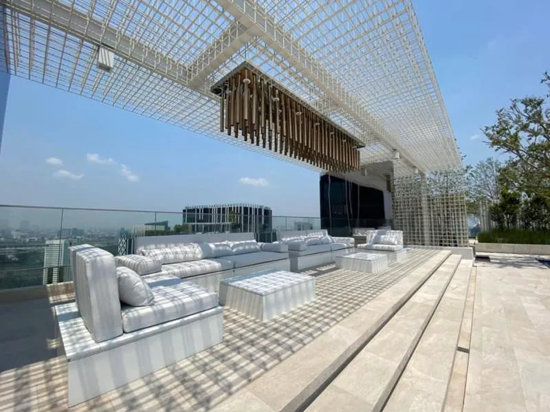 Sale down payment Condo Life Ladprao, 2 bedrooms, high floor, beautiful view, the central area here is very nice. The view of the pool is very cool. Buy it now.