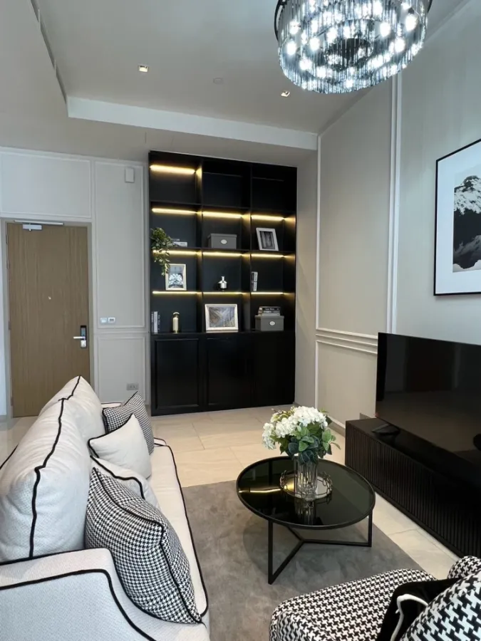 ให้เช่า Ashton Silom ชั้น 10 ห้องกว้าง อยู่สบาย มาพร้อมการตกแต่งที่ครบครัน สนใจจองเลย