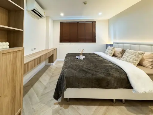 For sale: The Niche Sukhumvit 49, a lovely room, decorated in a cool tone, comes with complete furniture. Don't miss it! images