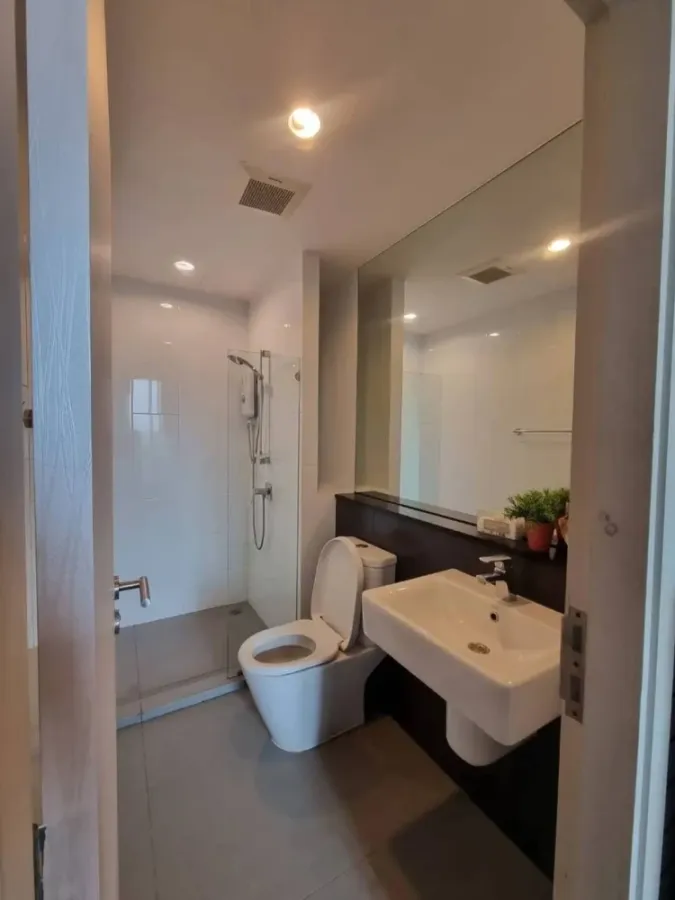 Condo for sale/rent: The Gallery Bearing, 1 bedroom, 1 bathroom, corner room, fully furnished, ready to move in. Hurry and reserve now!!!