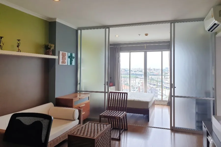 For sale or rent Lumpini Place Ramindra-Lak Si The room is decorated in bright colors, very livable, open view, good price, book quickly.