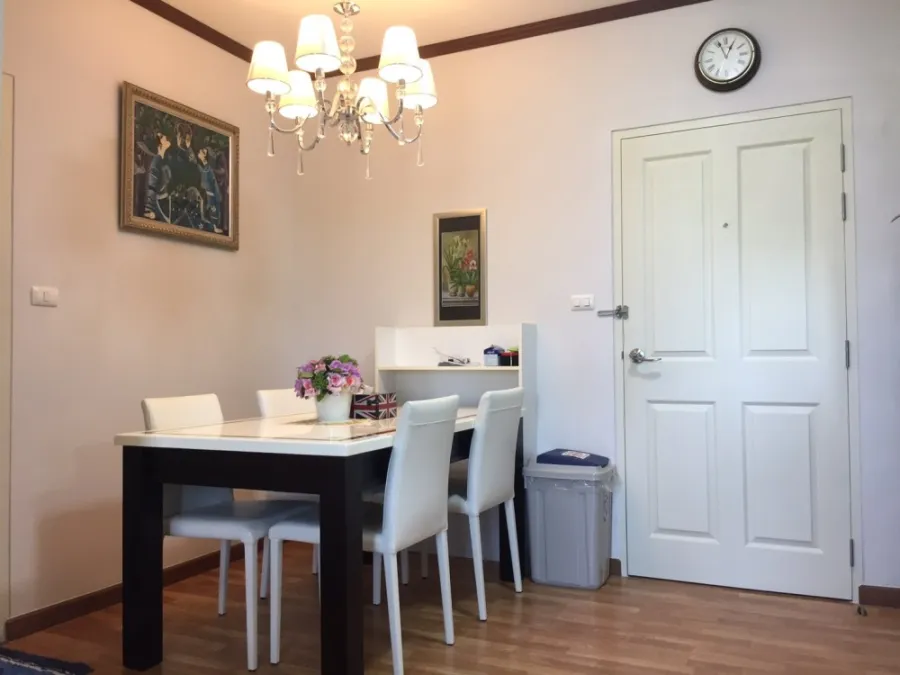 For sale: The Trust Condo, South Pattaya (South Pattaya), well decorated. Complete furniture The sofa is very comfortable to sit on. Don't miss it.