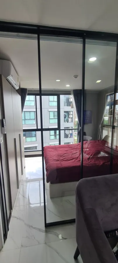 Condo for rent, The Belgravia @ Ratchada-Lat Phrao 15, partitioned room decorated with marble pattern. The high floor is good. Reserve quickly.
