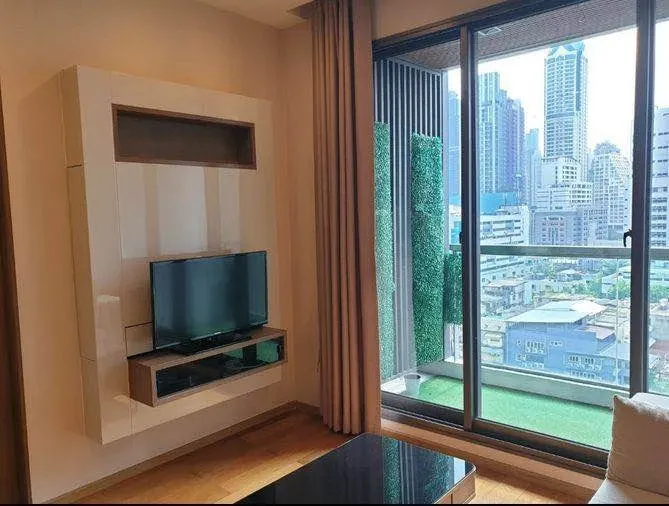 The Address Sathorn for rent, spacious room, plenty of living space, convenient and complete in one place. Come reserve today.