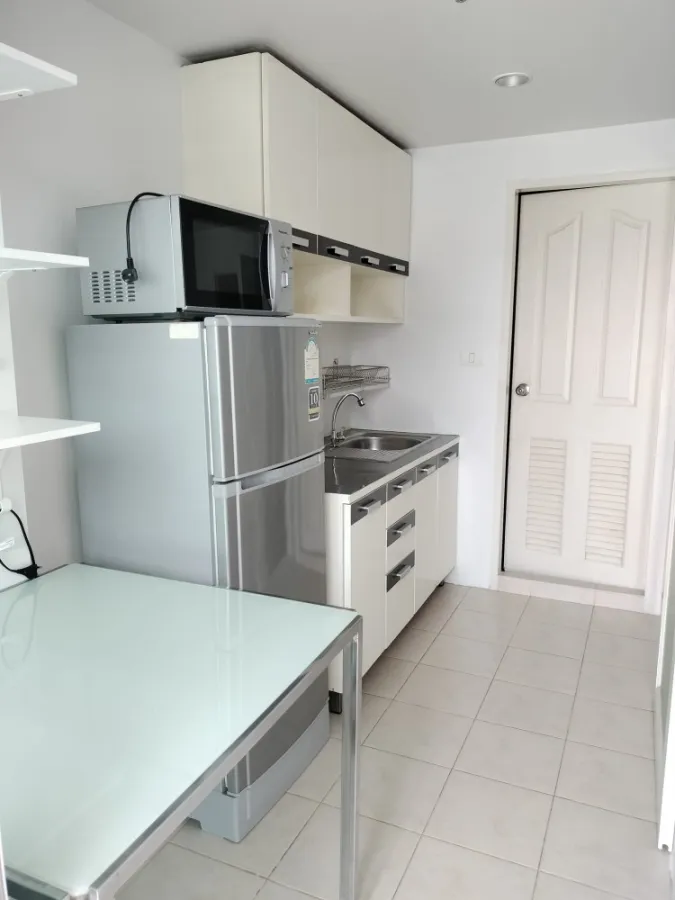 Condo for rent, The Niche Ratchada-Huai Khwang, corner room, north side, long balcony, fully furnished, just carry your bags and move in.