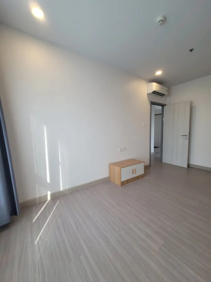 For sale Supalai Lite Tha Phra - Wongwian Yai, empty room, open and airy. If you want to renovate a room, reserve quickly.