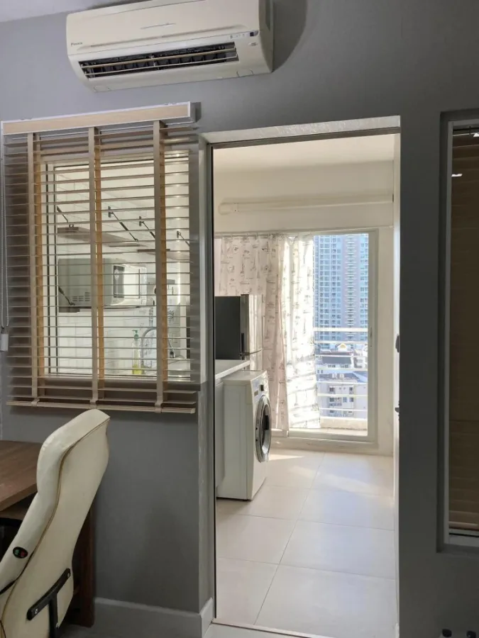 For rent, The Room Ratchada-Ladprao, spacious view, cool breeze Install wallpaper well. Hurry up to reserve.