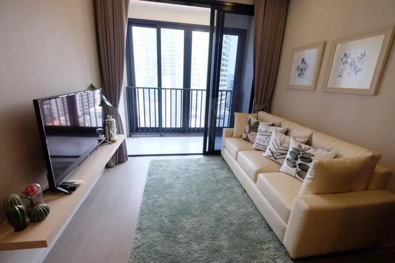 For rent, ashton asoke, luxury room, beautiful view, tight furniture, with a washing machine, very pleasant, hurry and take over before falling.