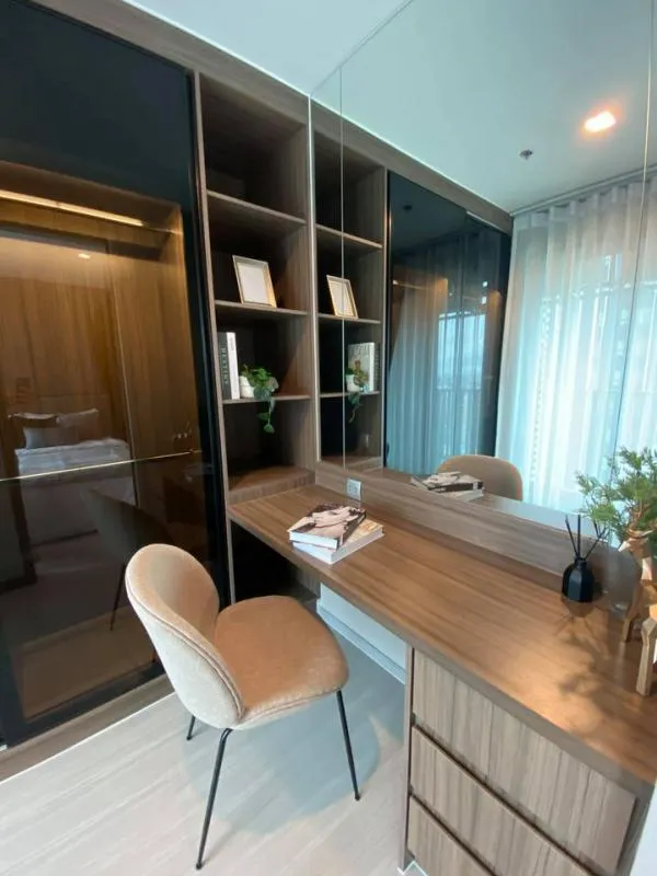 Ready to move in condo Decorated in modern style, luxurious, perfectly arranged. Life Ladprao for rent, swimming pool, great view!!