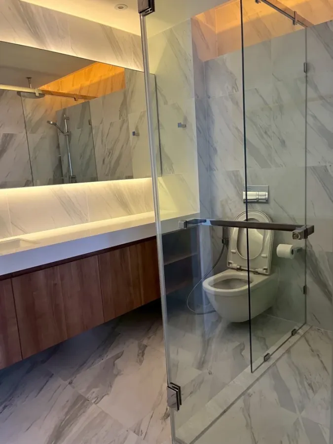For rent: MUNIQ Sukhumvit 23, 17th floor. Nice, fully furnished unit. Book now, don't wait!