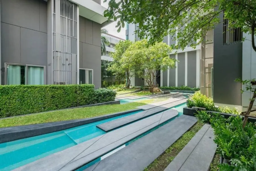 Condo for rent, Seal by Sansiri Ekkamai, fully furnished room with balcony and unblocked room view. Great value, book now.