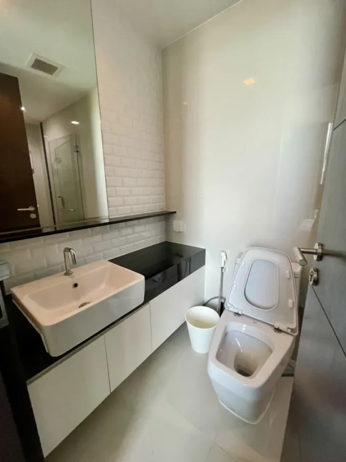 For rent!! Wish Signature Midtown Siam Condo, 22nd floor, south facing, beautiful room, very livable, great price, don't miss it!!