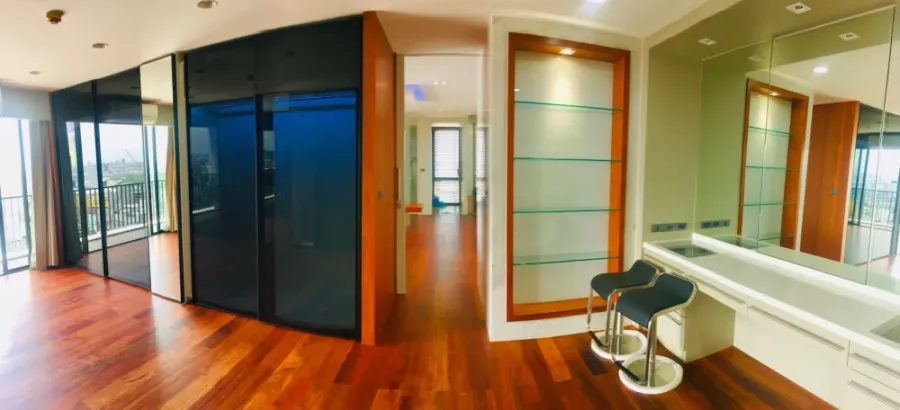 Urgent sale!! Condo The Issara Ladprao, 3 bedrooms, 3 bathrooms, built-in furniture, ready to move in, book now!!