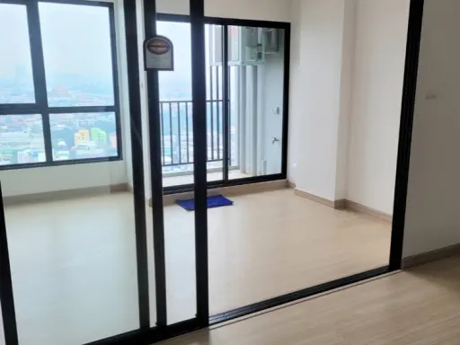 For sale Supalai Loft Prajadhipok-Wongwian Yai, 22nd floor, empty room, wide, airy, open. If interested, reserve now, urgent.
