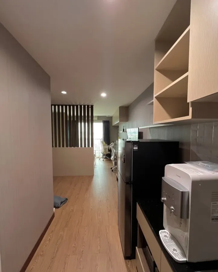 ขาย อัสสกาญจน์เพลส ศรีนครินทร์ ชั้นสูง วิวเมืองโล่ง ติดถนนใหญ่ มองเห็นรถไฟฟ้า พร้อมเฟอร์นิเจอร์บิ้วอินครบชุด จองเลย