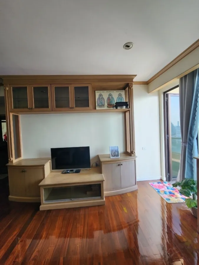 For sale, for rent, Baan Chao Phraya, high floor, beautiful view, built-in furniture, great price, reserve and you won't be disappointed.